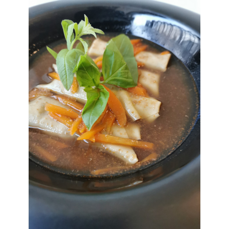Ravioles de langoustines dans son bouillon et légumes du moment Ravioles de langoustines dans son bouillon et légumes du moment